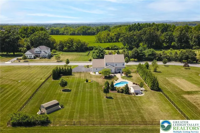 $899,900 | 6800 Gwenmawr Road, Bethlehem, PA 18017