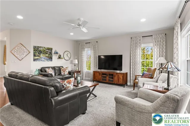 $899,900 | 6800 Gwenmawr Road, Bethlehem, PA 18017