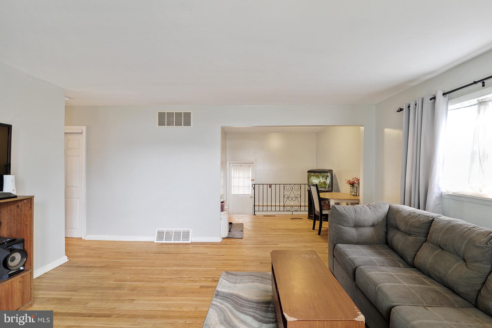 Living Area/Dining Area