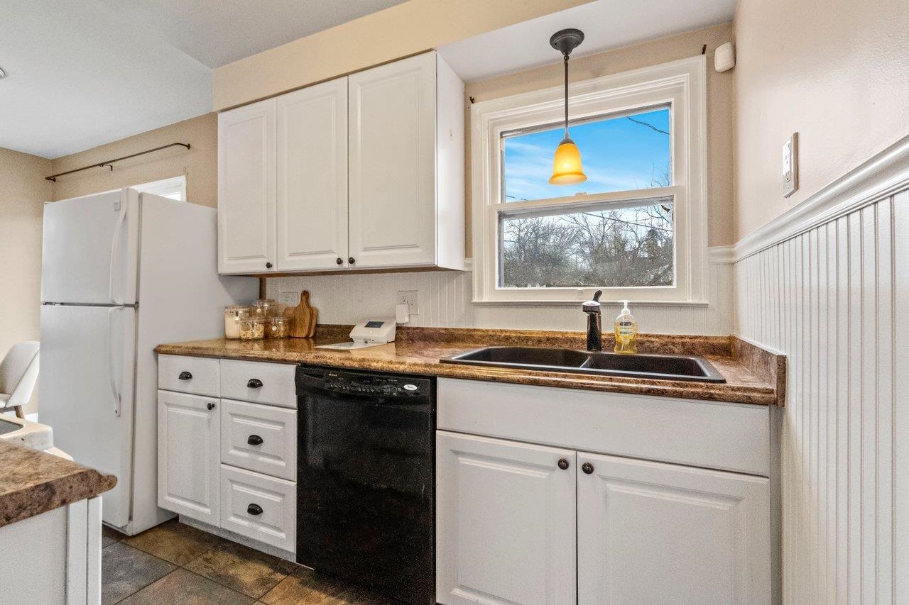 1222 North Locust Road Spokane Valley, WA 99206 - Photo 7 of 25
