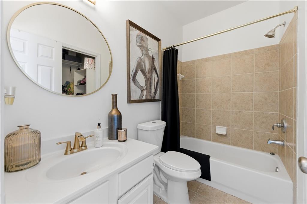 3173 Abbey Place Southwest Atlanta, GA 30331 - Photo 34 of 56 a bathroom with a sink mirror toilet and bathtub