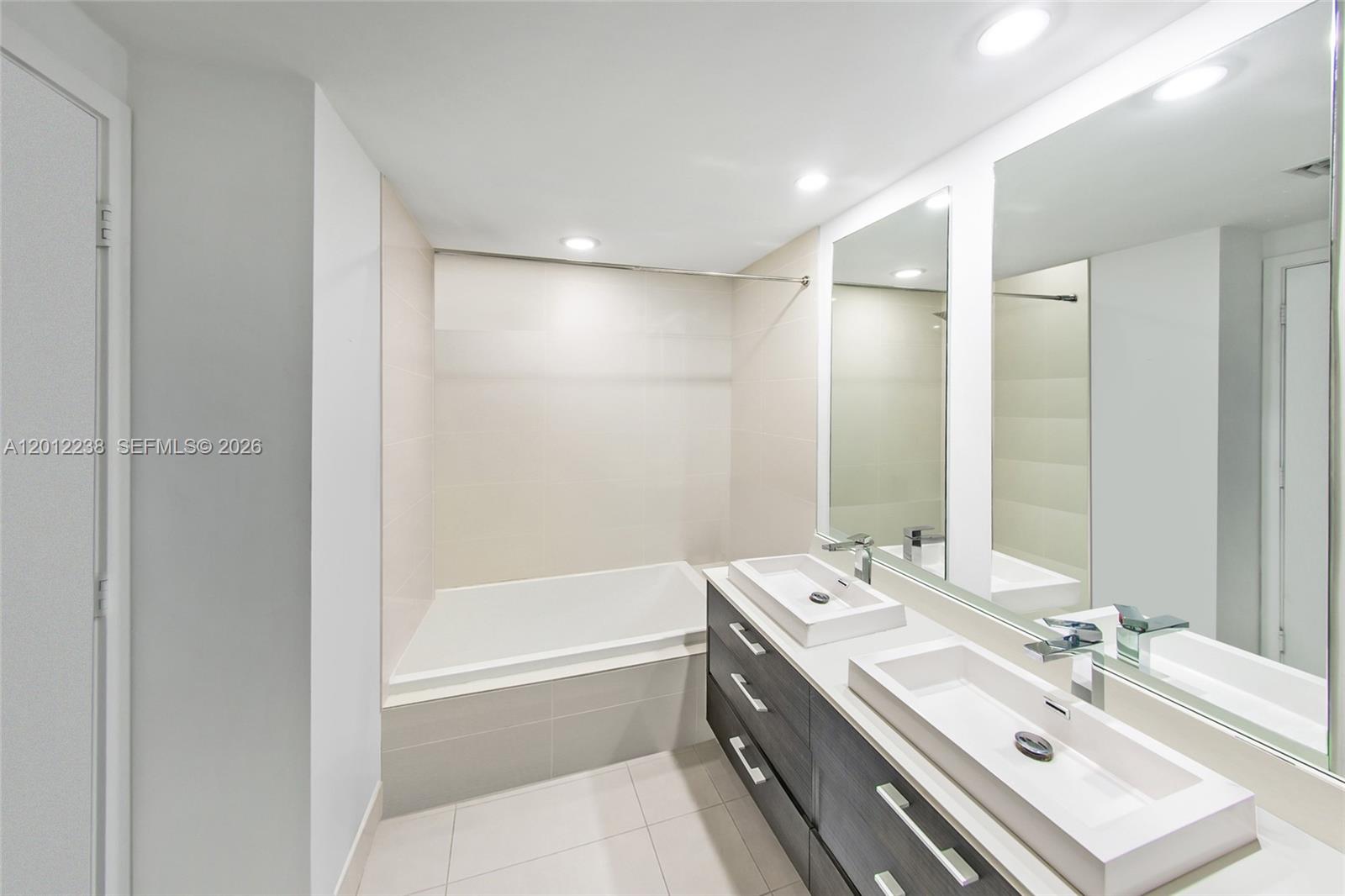 45 Southwest 9th Street, Unit 1604 Miami, FL 33130 - Photo 31 of 34