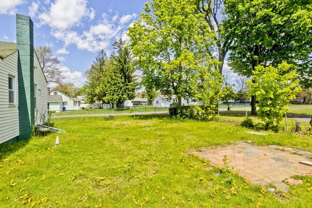 135 Lucerne Road Springfield, MA 01119 - Photo 31 of 40