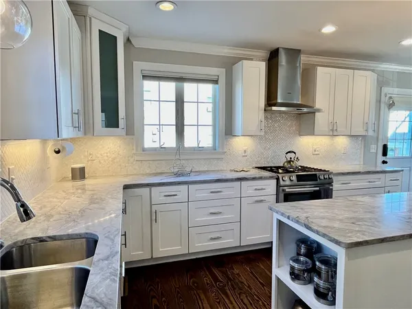 $4,000 | 24 Stockholm Street, Newport, RI 02840