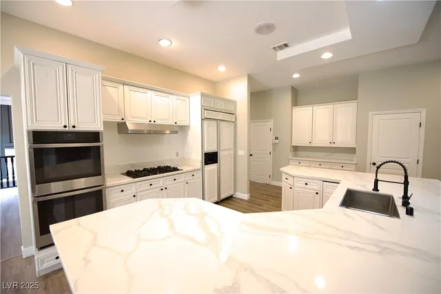 $1,049,000 | 2111 Loro Court, Las Vegas, NV 89117