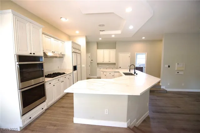 $1,049,000 | 2111 Loro Court, Las Vegas, NV 89117