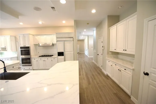 $1,049,000 | 2111 Loro Court, Las Vegas, NV 89117