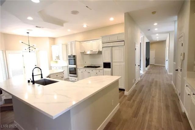 $1,049,000 | 2111 Loro Court, Las Vegas, NV 89117