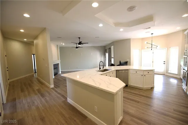 $1,049,000 | 2111 Loro Court, Las Vegas, NV 89117