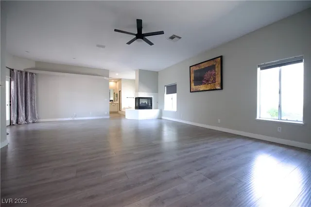 $1,049,000 | 2111 Loro Court, Las Vegas, NV 89117