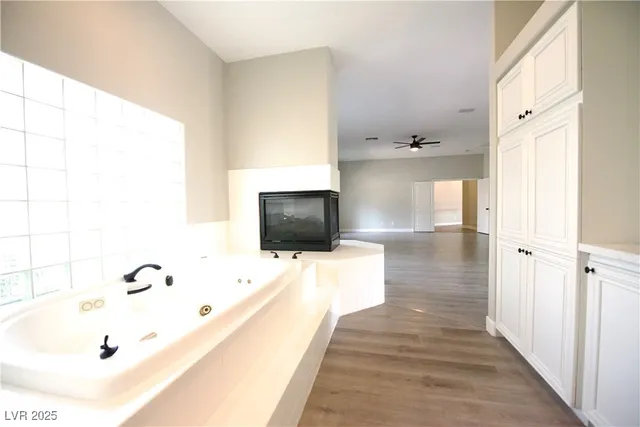 $1,049,000 | 2111 Loro Court, Las Vegas, NV 89117