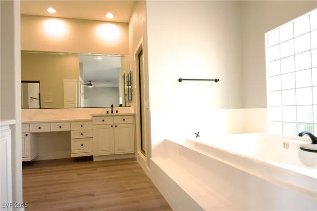 $1,049,000 | 2111 Loro Court, Las Vegas, NV 89117