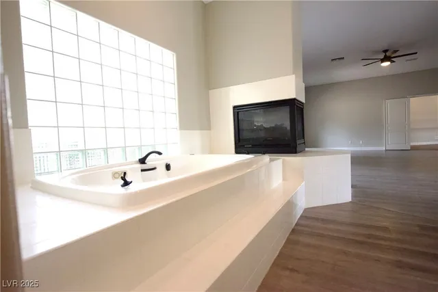 $1,049,000 | 2111 Loro Court, Las Vegas, NV 89117