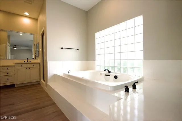 $1,049,000 | 2111 Loro Court, Las Vegas, NV 89117