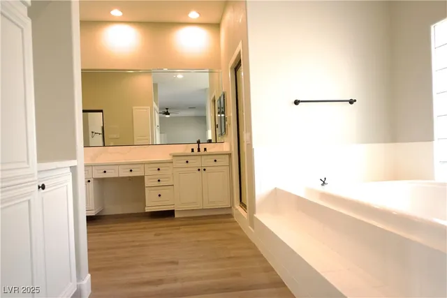 $1,049,000 | 2111 Loro Court, Las Vegas, NV 89117