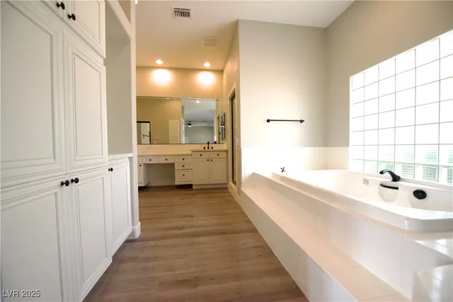 $1,049,000 | 2111 Loro Court, Las Vegas, NV 89117