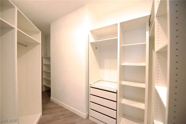 $1,049,000 | 2111 Loro Court, Las Vegas, NV 89117