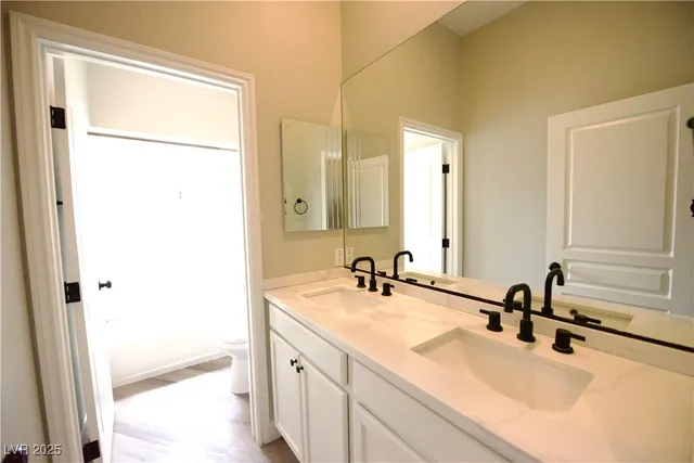 $1,049,000 | 2111 Loro Court, Las Vegas, NV 89117