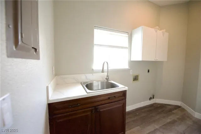 $1,049,000 | 2111 Loro Court, Las Vegas, NV 89117