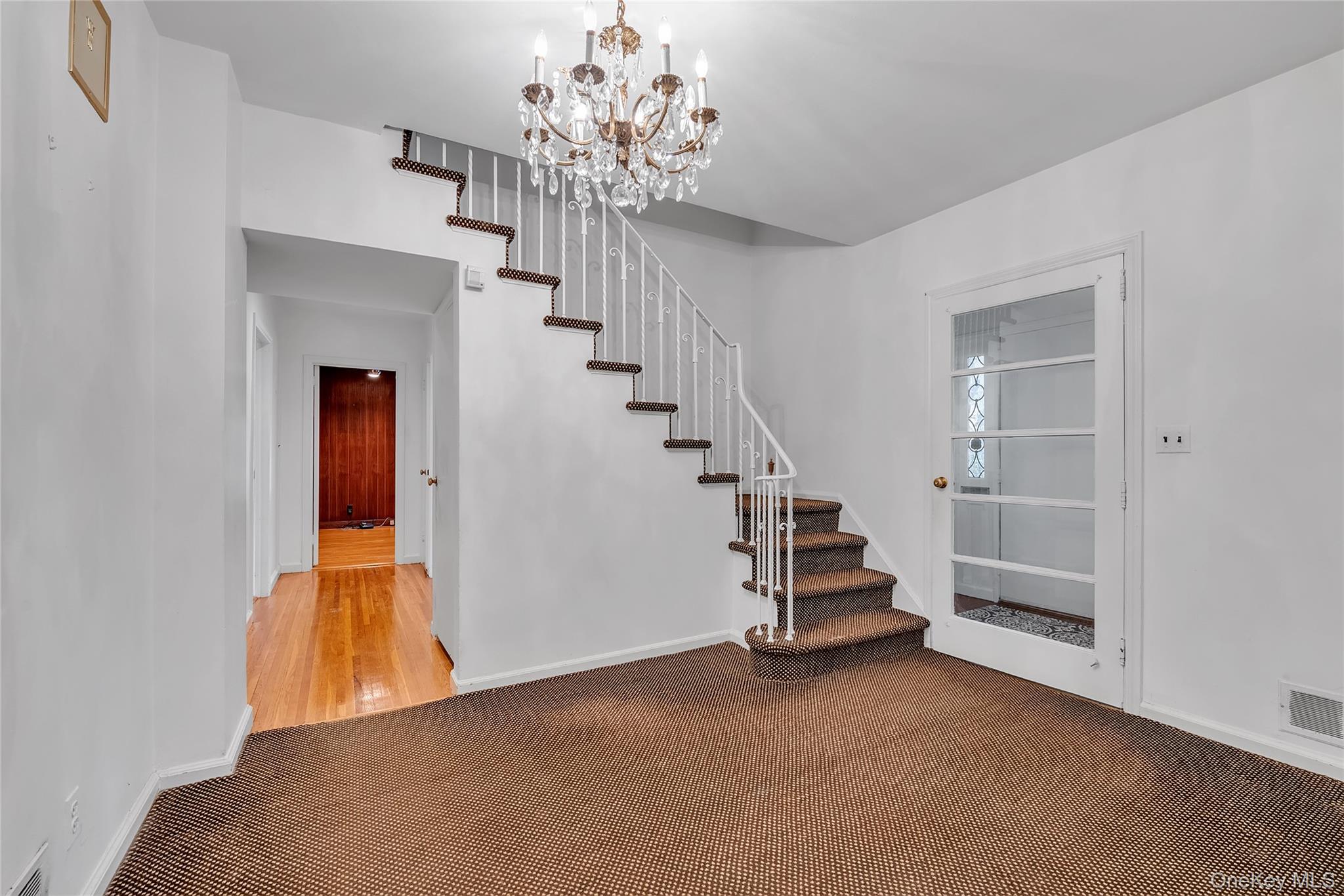 238 Clent Road Great Neck, NY 11021 - Photo 2 of 26 Gallery Image 2