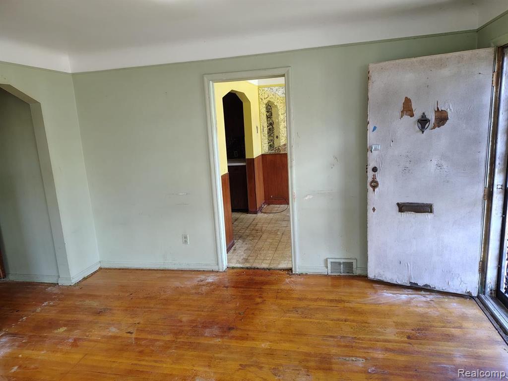 18525 Westmoreland Road Detroit, MI 48219 - Photo 6 of 8