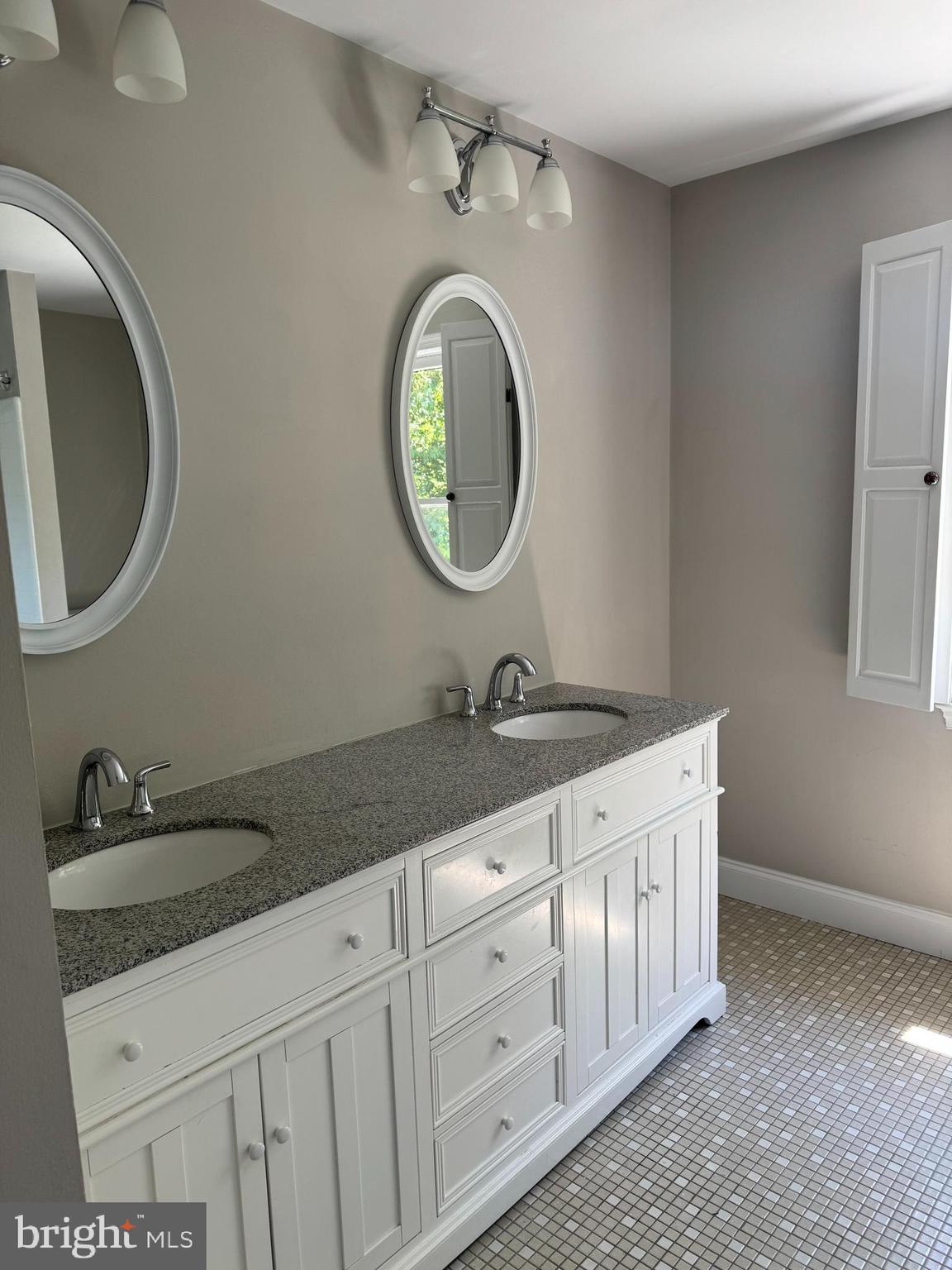 23210 Dover Road Middleburg, VA 20117 - Photo 17 of 27 Hall bath