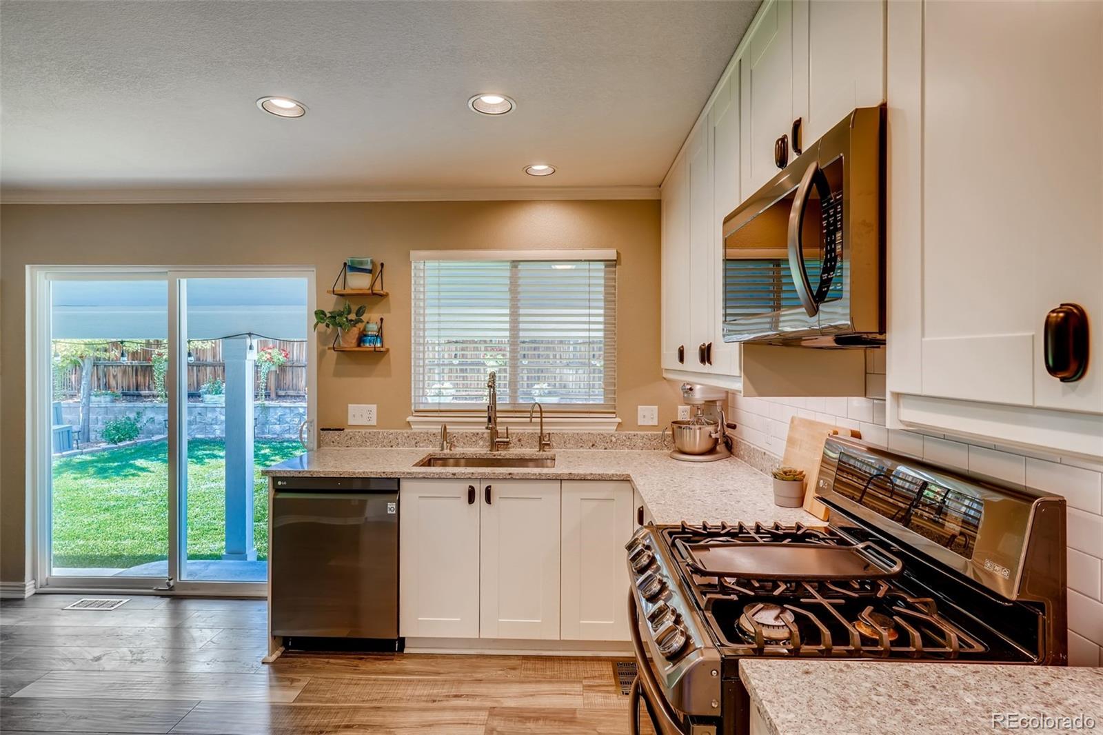 9891 Bathurst Way Highlands Ranch, CO 80130 - Photo 9 of 29 Gallery Image 9