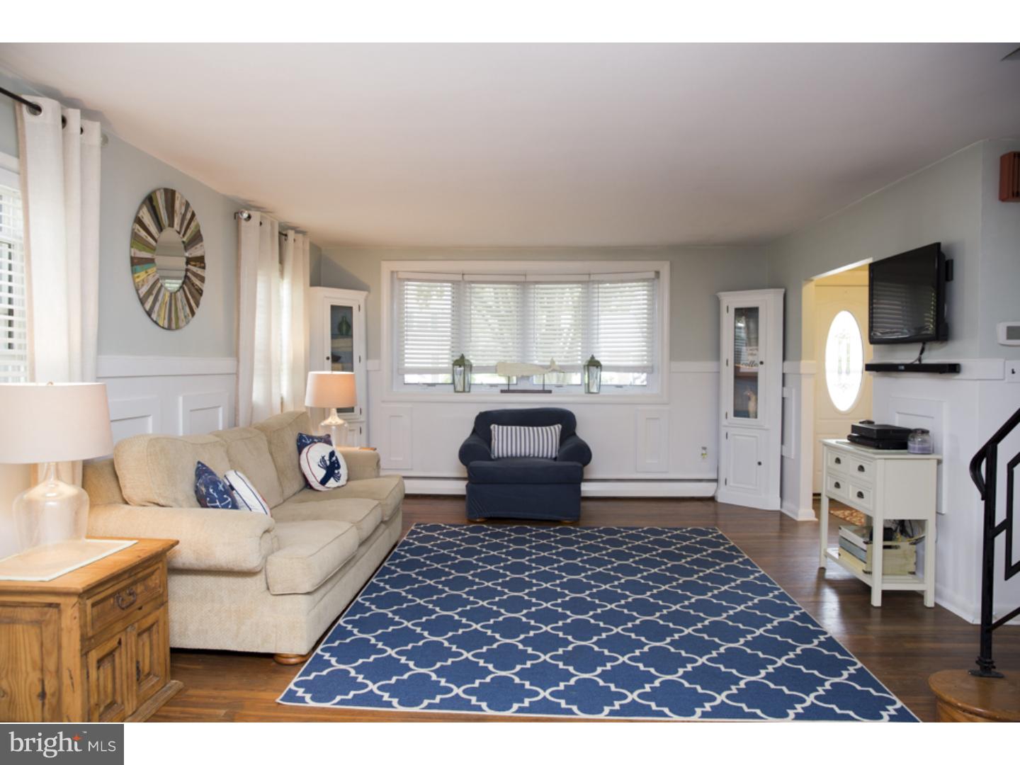 349 Parham Road Springfield, PA 19064 - Photo 8 of 25 Living Room