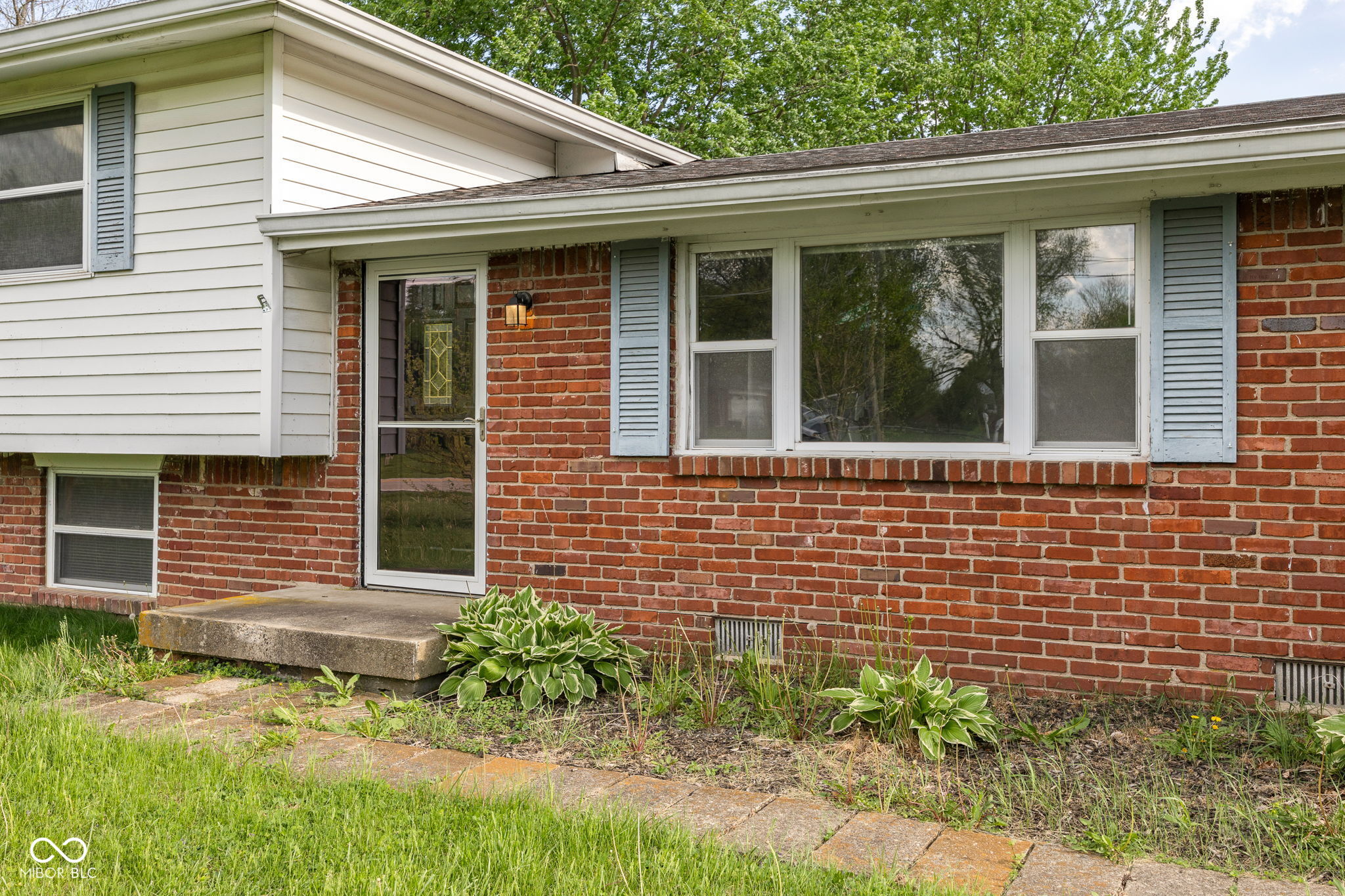 8233 Thompson Road Indianapolis, IN 46239 - Photo 3 of 43 Gallery Image 3