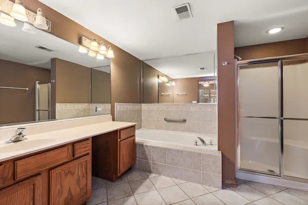 $279,900 | 7935 Trinity Circle, Unit 1SE, Tinley Park, IL 60487