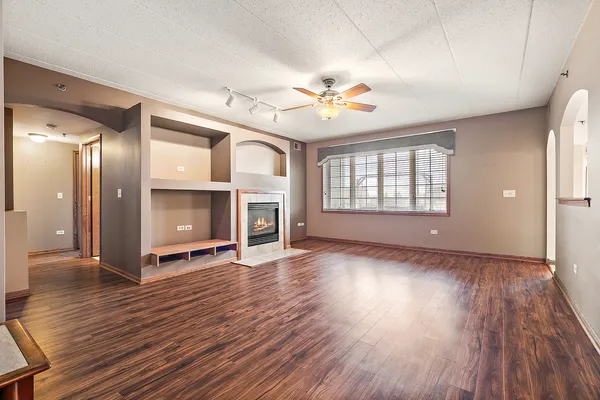 $279,900 | 7935 Trinity Circle, Unit 1SE, Tinley Park, IL 60487