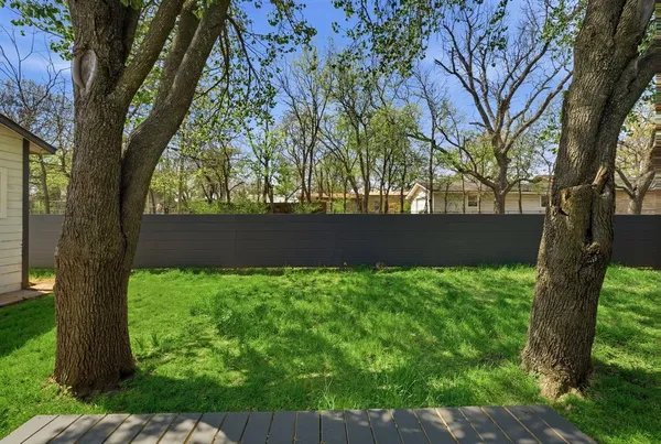 a view of backyard with a garden