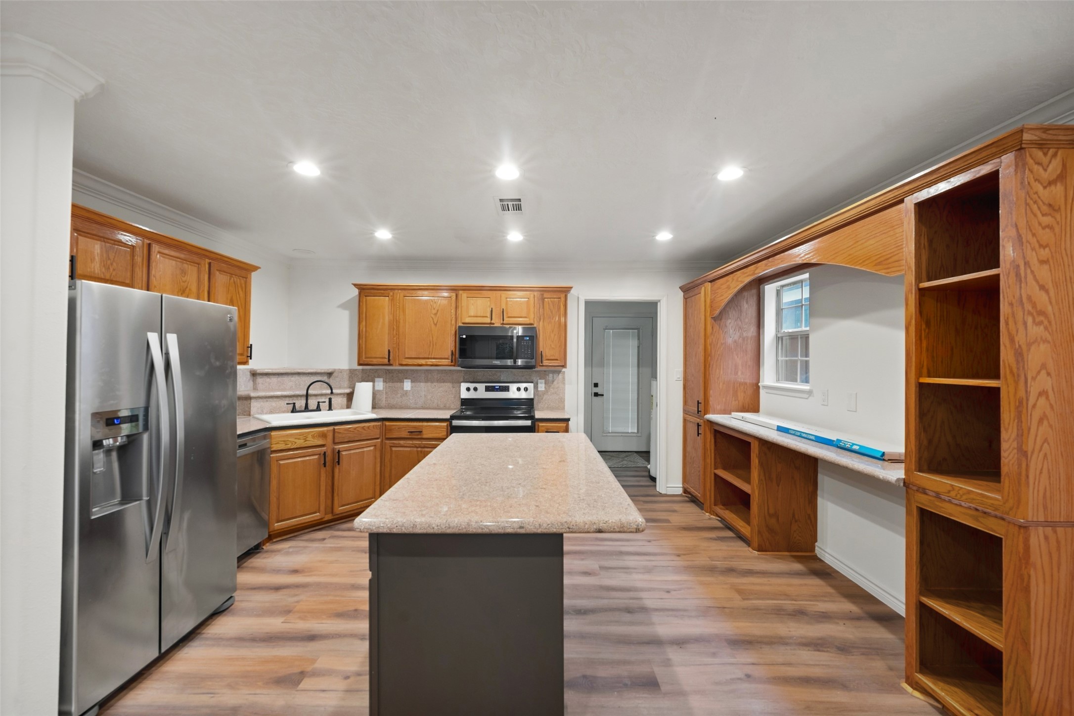 27 Deerfield Road Huntsville, TX 77340 - Photo 3 of 22 Gallery Image 3