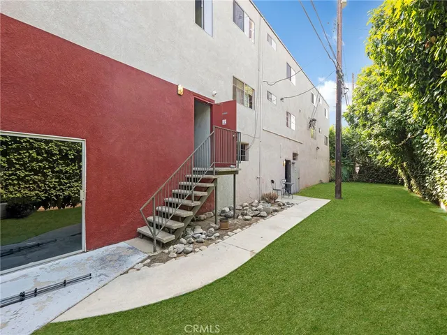 $589,000 | 525 South Shelton Street, Unit 205, Burbank, CA 91506