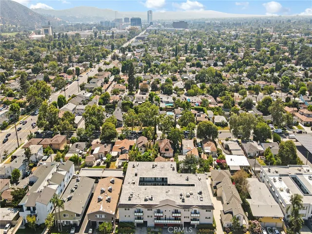 $589,000 | 525 South Shelton Street, Unit 205, Burbank, CA 91506