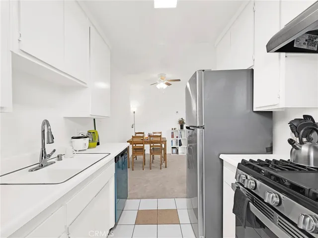 $589,000 | 525 South Shelton Street, Unit 205, Burbank, CA 91506