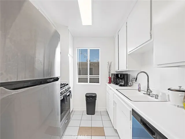 $589,000 | 525 South Shelton Street, Unit 205, Burbank, CA 91506