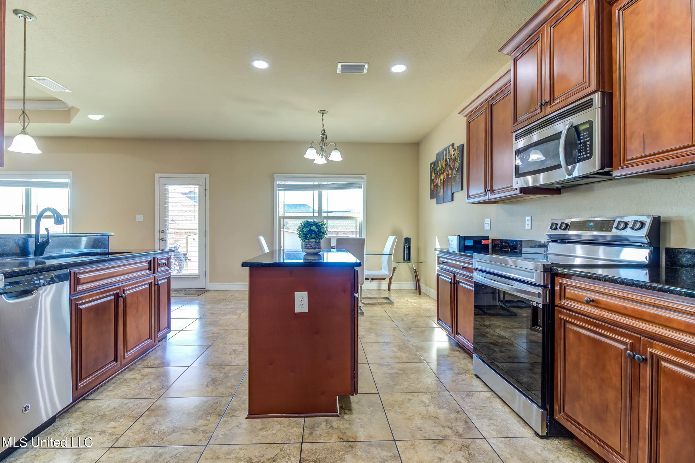 10309 Hutter Road Gulfport, MS 39503 - Photo 5 of 40 10309 Hutter Rd (22)