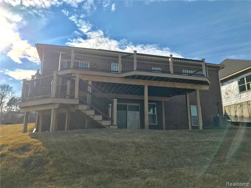 5505 Woodfall Road Clarkston, MI 48348 - Photo 4 of 46