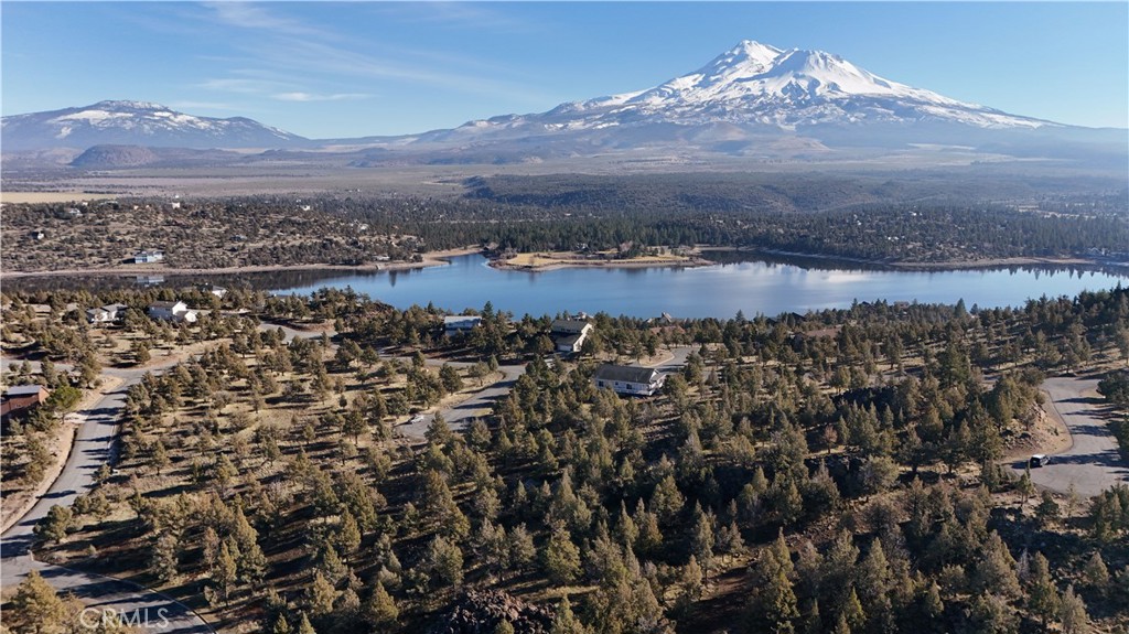 25 Quail Ridge Weed, CA 96094 - Photo 12 of 18 a view of a lake in middle of a town