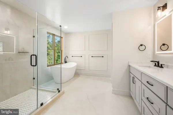 a view of a hallway with closet