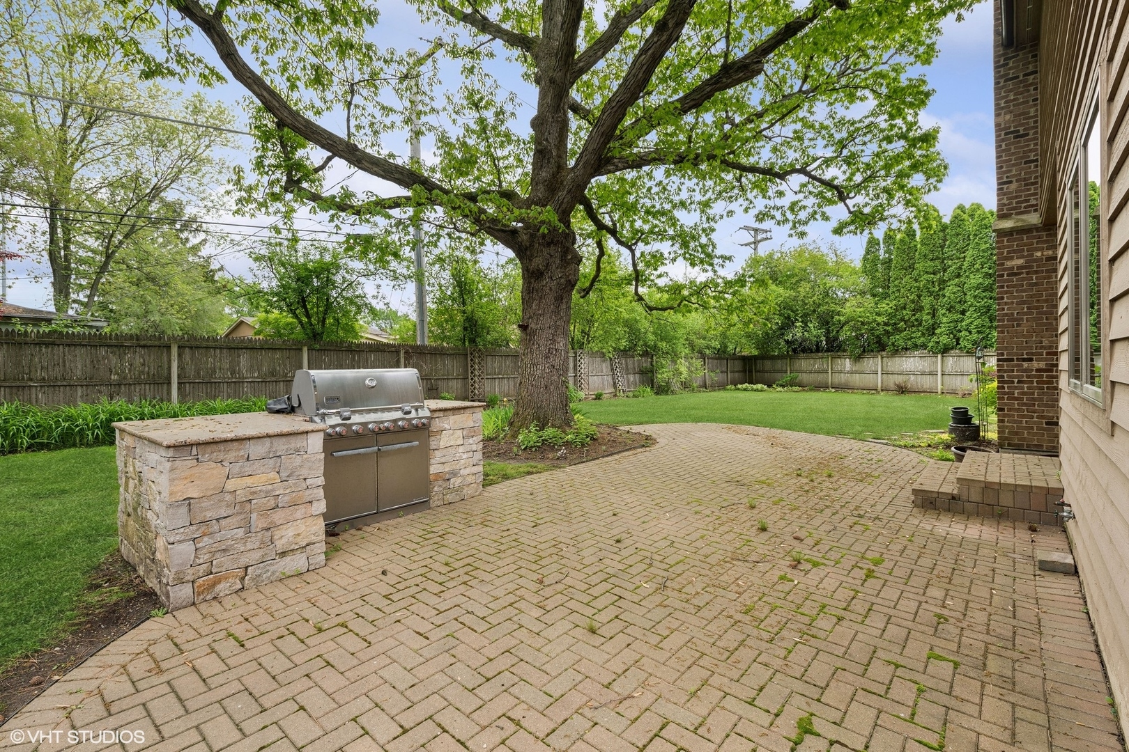 423 Sumac Road Highland Park, IL 60035 - Photo 25 of 31 a view of a backyard with large trees
