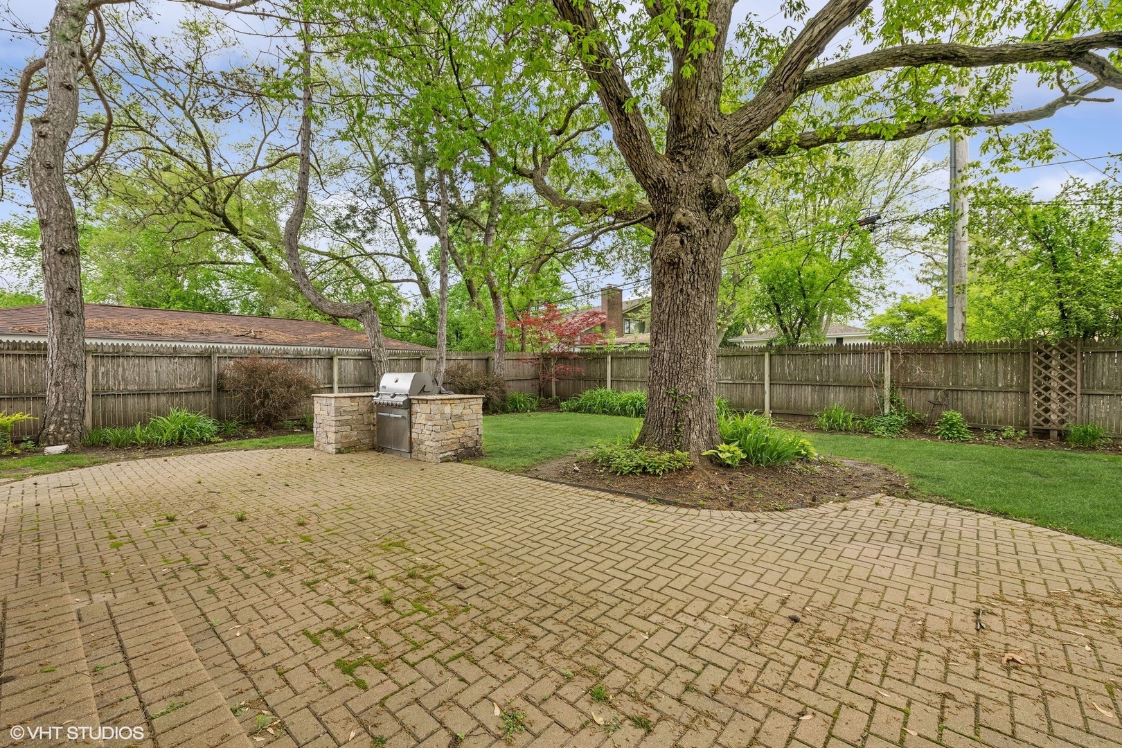 423 Sumac Road Highland Park, IL 60035 - Photo 26 of 31 a sidewalk with a trees and fence