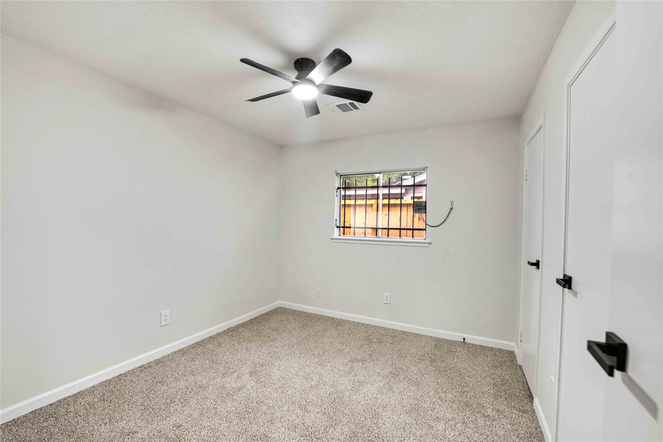 12703 Redfern Drive Houston, TX 77048 - Photo 21 of 28 A flexible space ideal for guests, a home office, nursery, or personalized retreat.