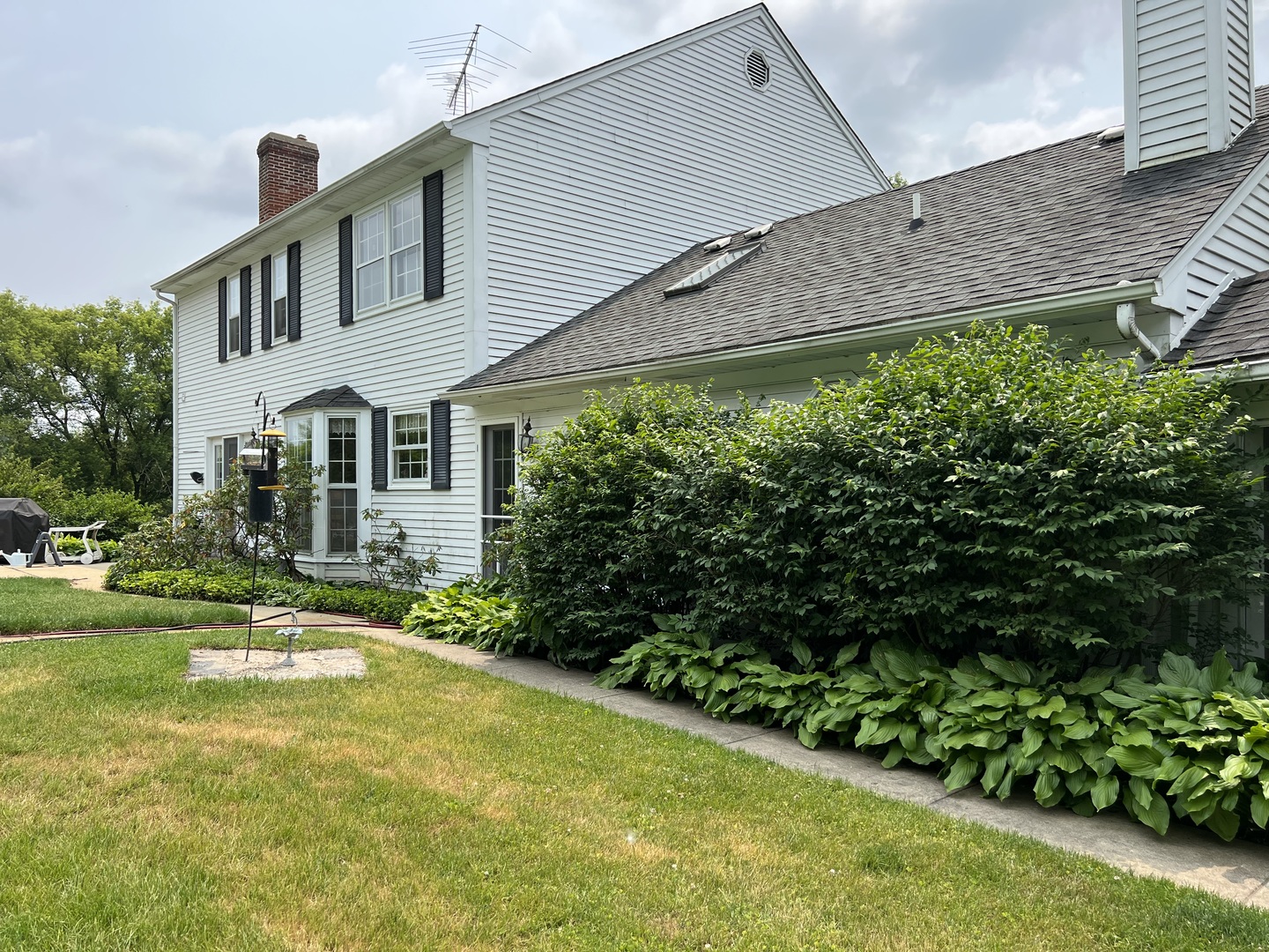 2 Middlebury Road Barrington Hills, IL 60010 - Photo 3 of 8 a front view of a house with a yard