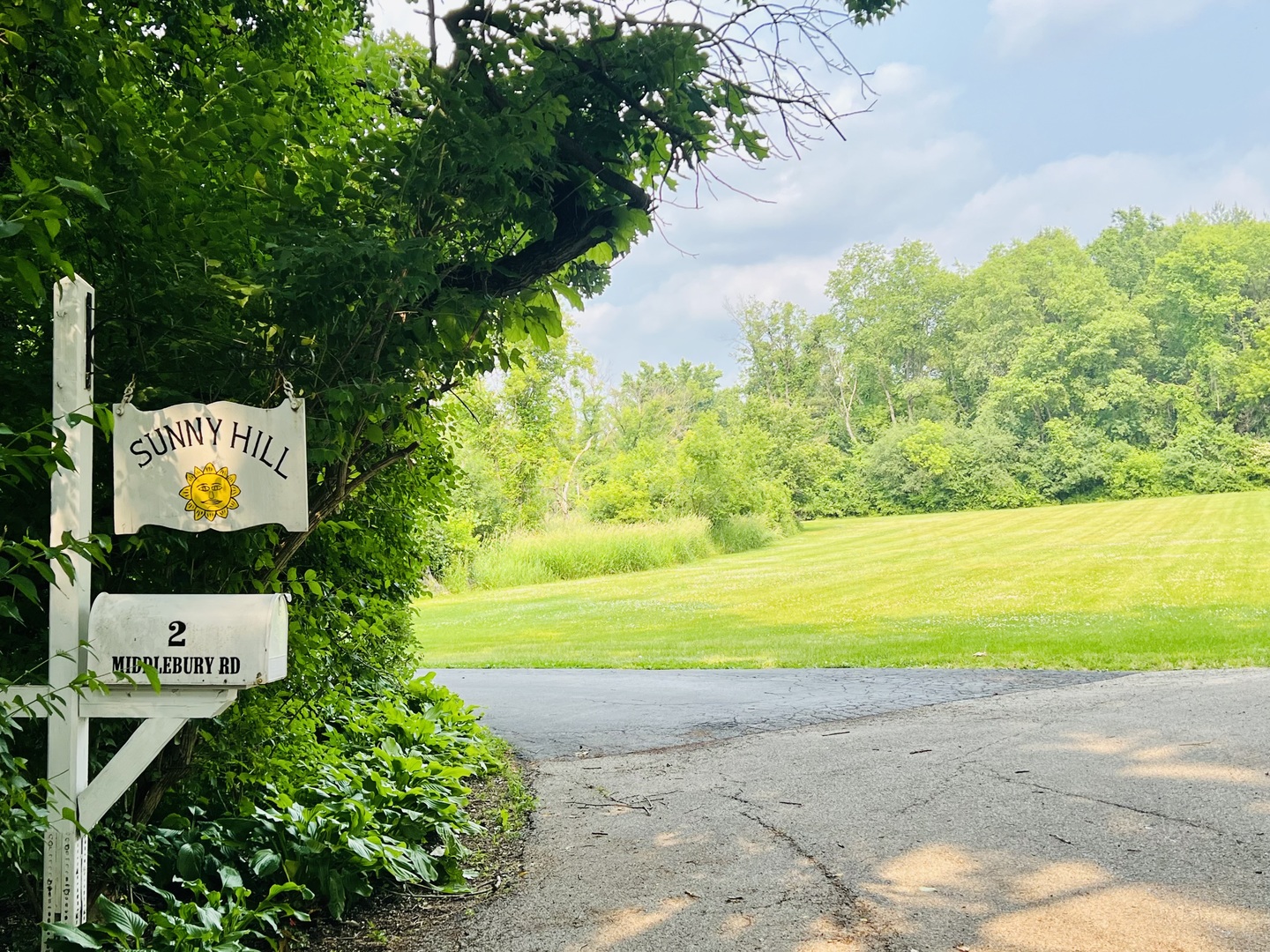 2 Middlebury Road Barrington Hills, IL 60010 - Photo 8 of 8 a view of a yard with an outdoor space
