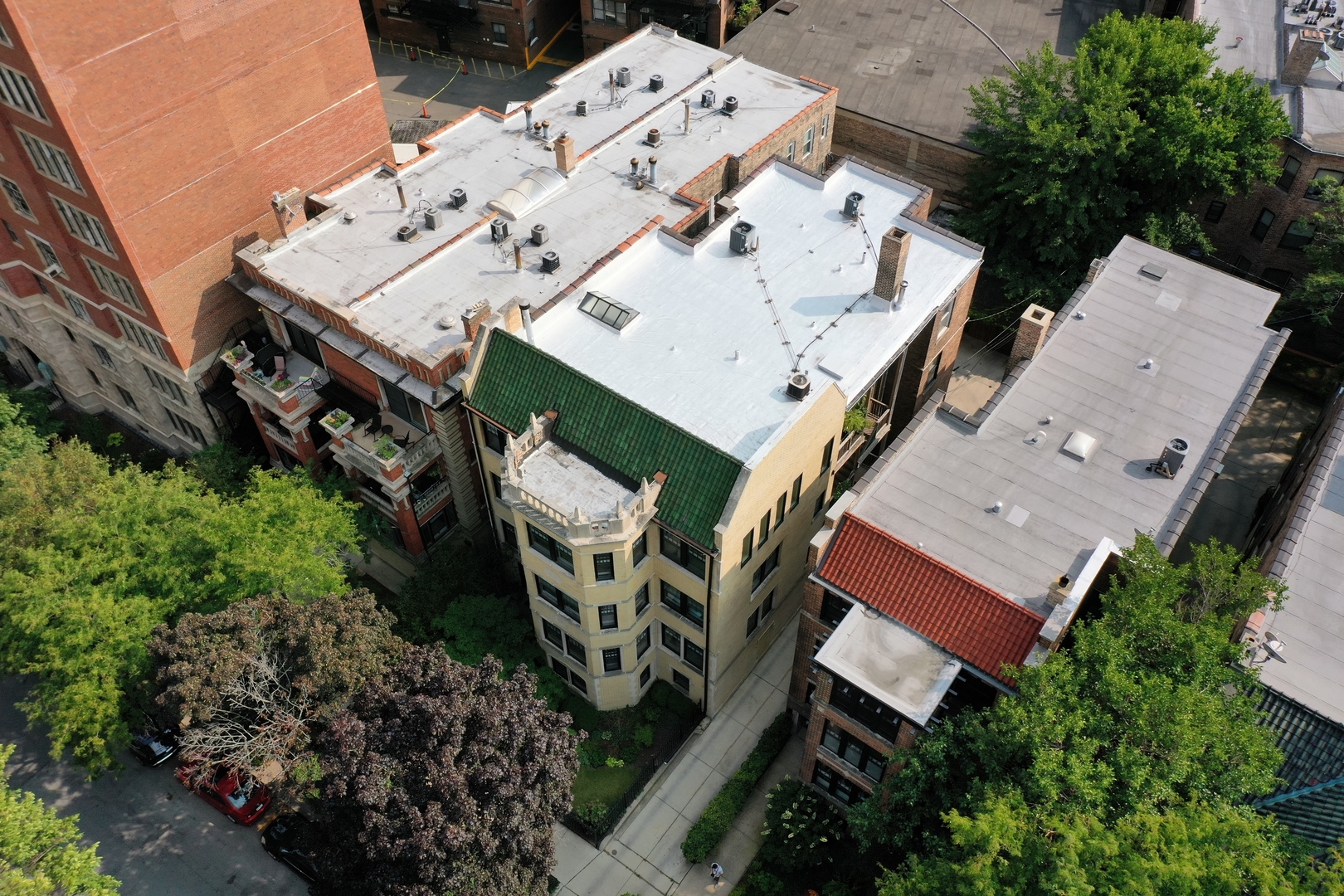 635 West Sheridan Road, Unit 1 Chicago, IL 60613 - Photo 42 of 46