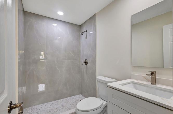 2016 Avenue South Riviera Beach, FL 33404 - Photo 12 of 17 genMid.RX-11031054_19_0