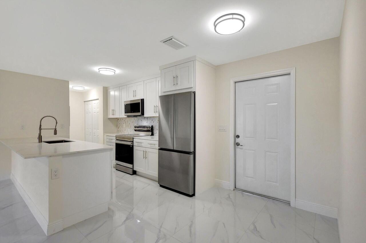 2016 Avenue South Riviera Beach, FL 33404 - Photo 14 of 17 RX-11031054_15_0