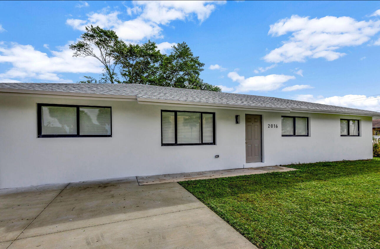 2016 Avenue South Riviera Beach, FL 33404 - Photo 2 of 17 IMG_2481